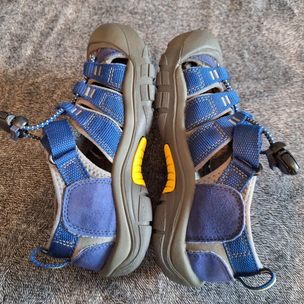 Keen Kids Newport H2 Closed Toe Water Sandals Youth 1 US‎ Swimming Beach